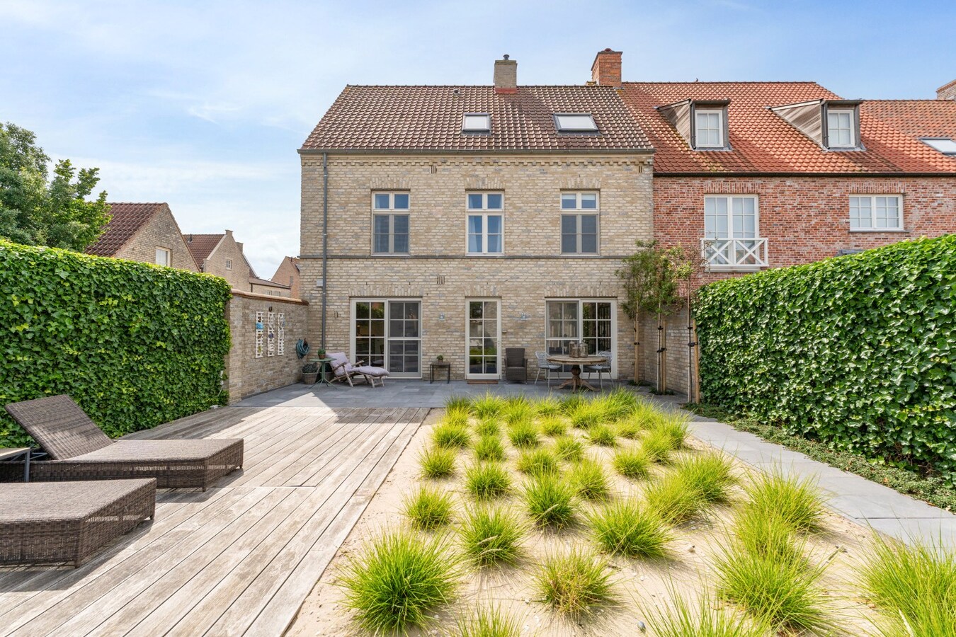 Instapklare gezinswoning met garage in Heulebrug. 