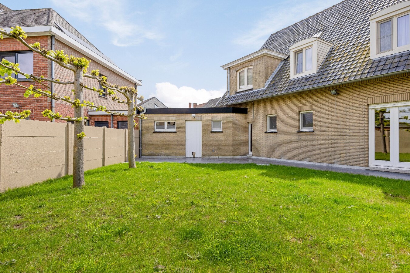 Zeer ruime woning met garage te koop in centrum Oudenaarde 