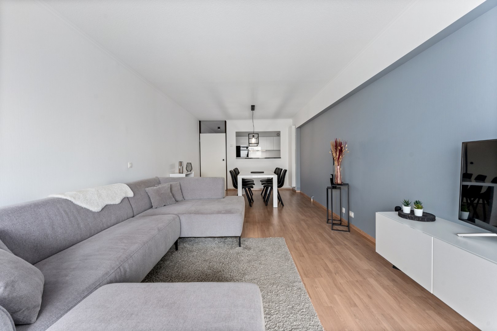 volledig vernieuwd appartement met 2 slaapkamers 