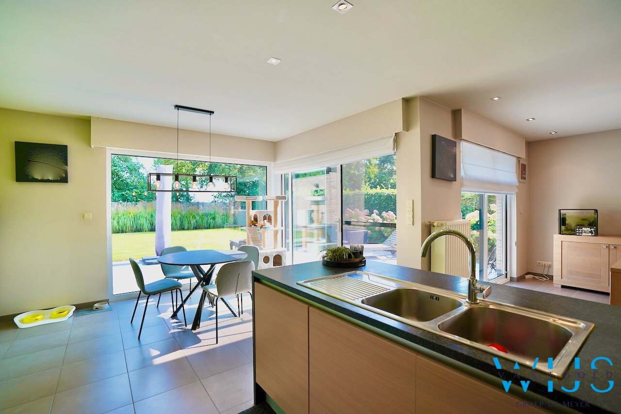 Stijlvolle alleenstaande woning met kapsalon te Kluizen 