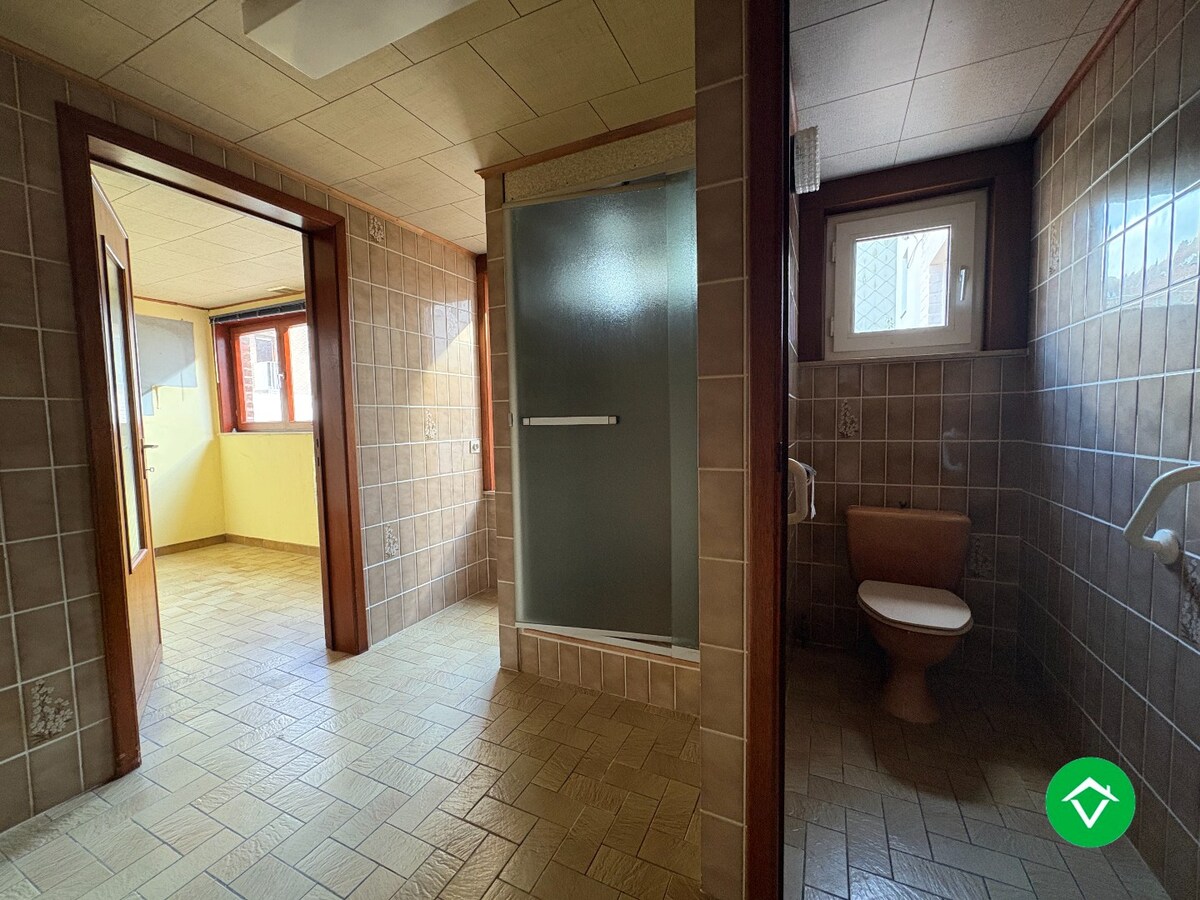 Te koop: Uniek gebouw met 2 appartementen, garage en ruime tuin – hartje Nieuwpoort-Stad 