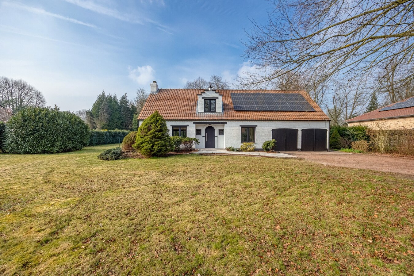 Landelijke, gerenoveerde woning met 4 slaapkamers op perceel van 2.322 m² 