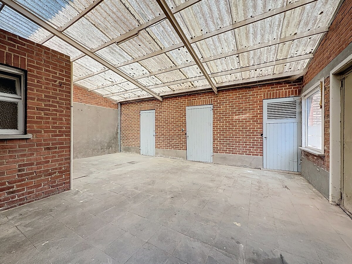 Ruime, te renoveren OB met garage te Zottegem 