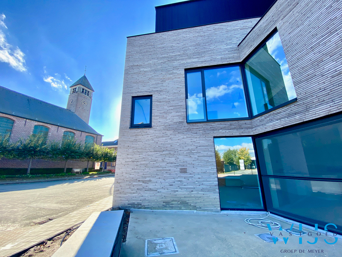 PRACHTIG gelijkvoersappartement te KLUIZEN ! 