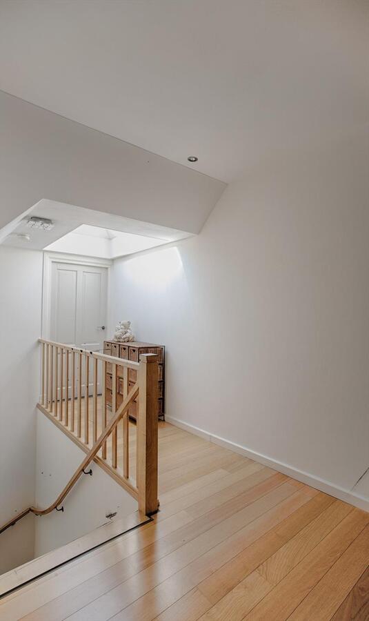 Luxe afgewerkt landhuis met gastenverblijf op een mooie locatie nabij het centrum van Hulsel gelegen op een perceel van 1264 M². 