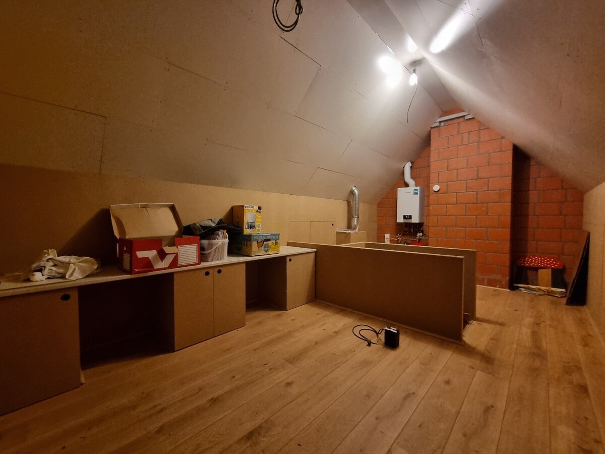 Energiezuinige halfopen gezinswoning met tuintje en ruim terras. 