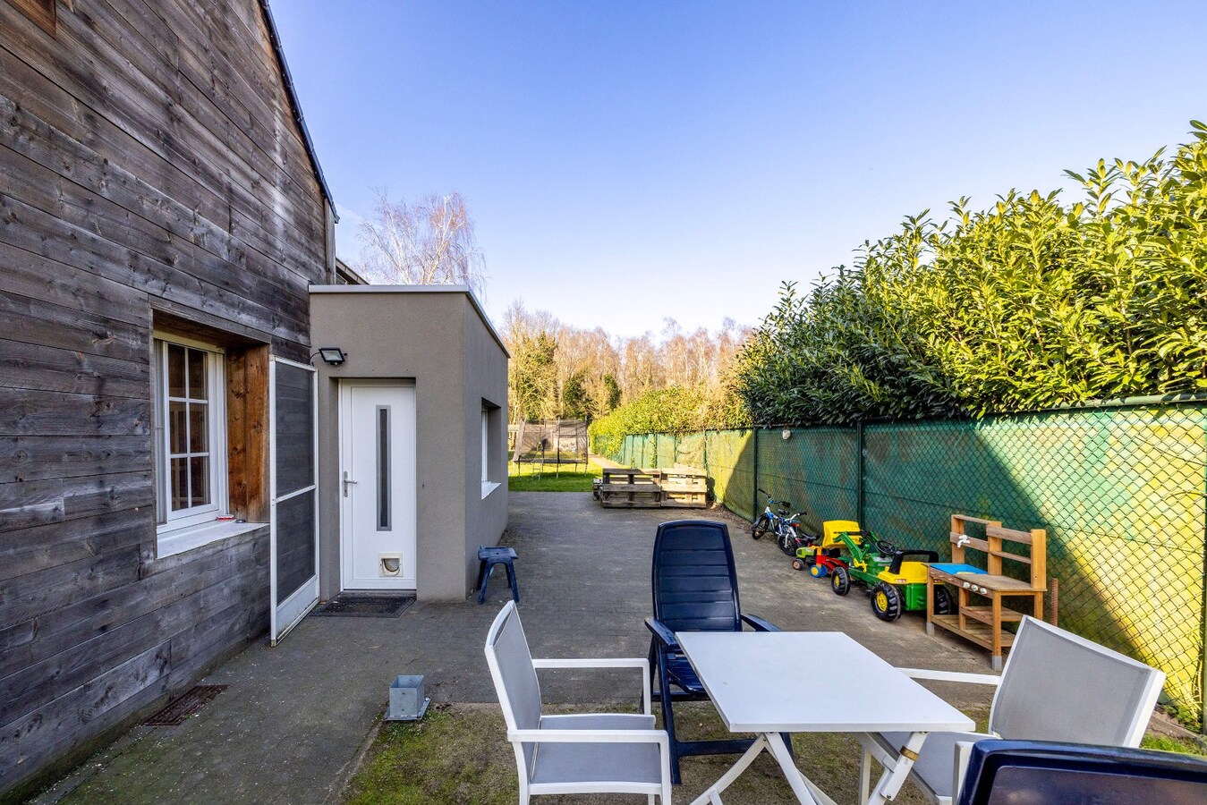 Instapklare woning met ruime tuin en 3 slpks - toplocatie 