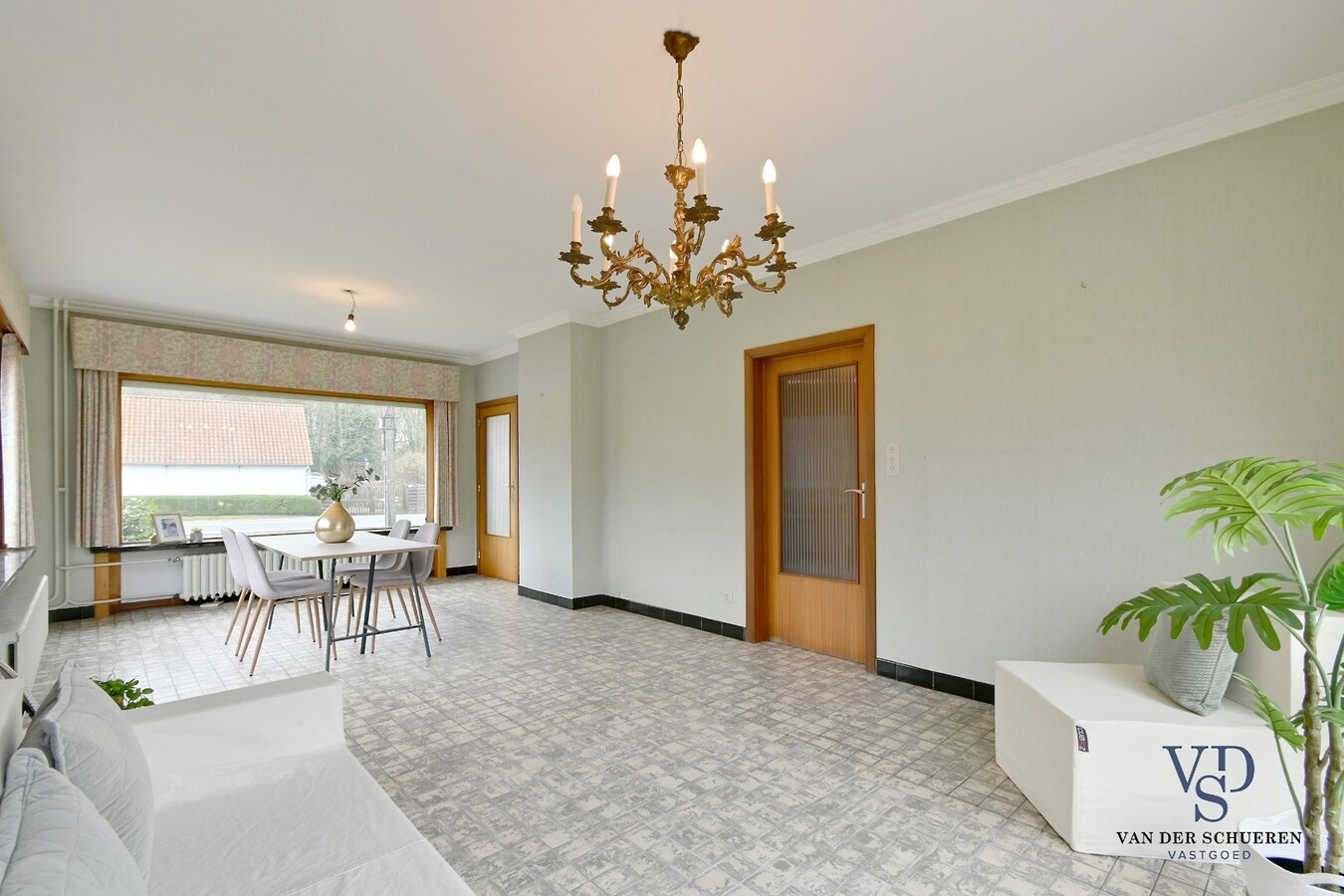 Degelijke eigendom met mogelijkheden 