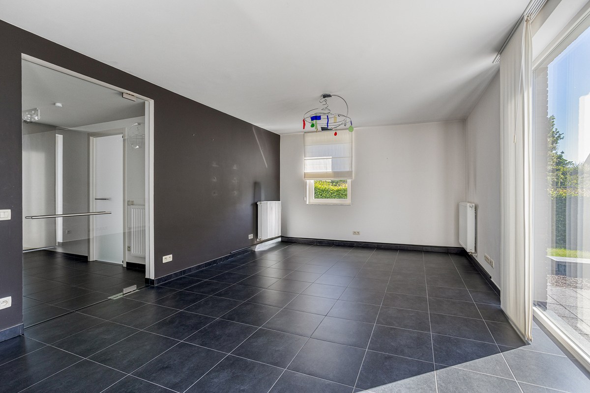 Instapklaar gelijkvloers appartement met groot terras, tuin en garagebox in Kumtich - EPC 104 KWH/m² 
