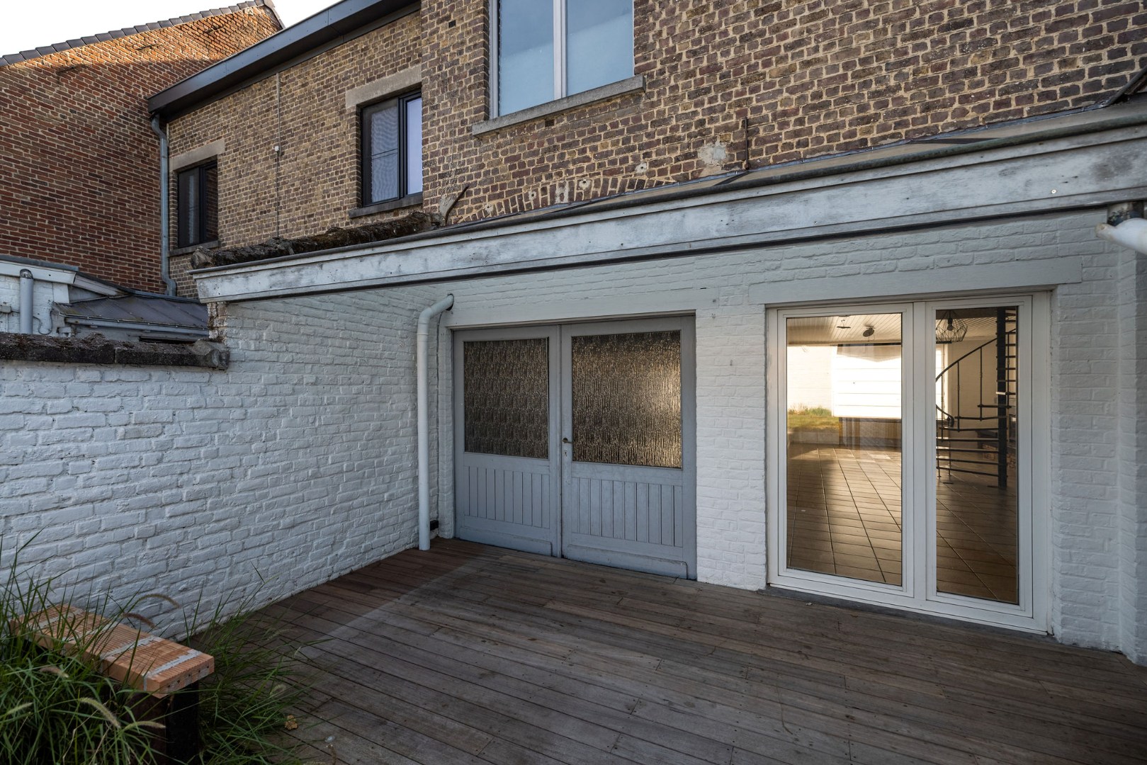 Renovatiepand met 6 slaapkamers, garage en grote zonnige tuin 
