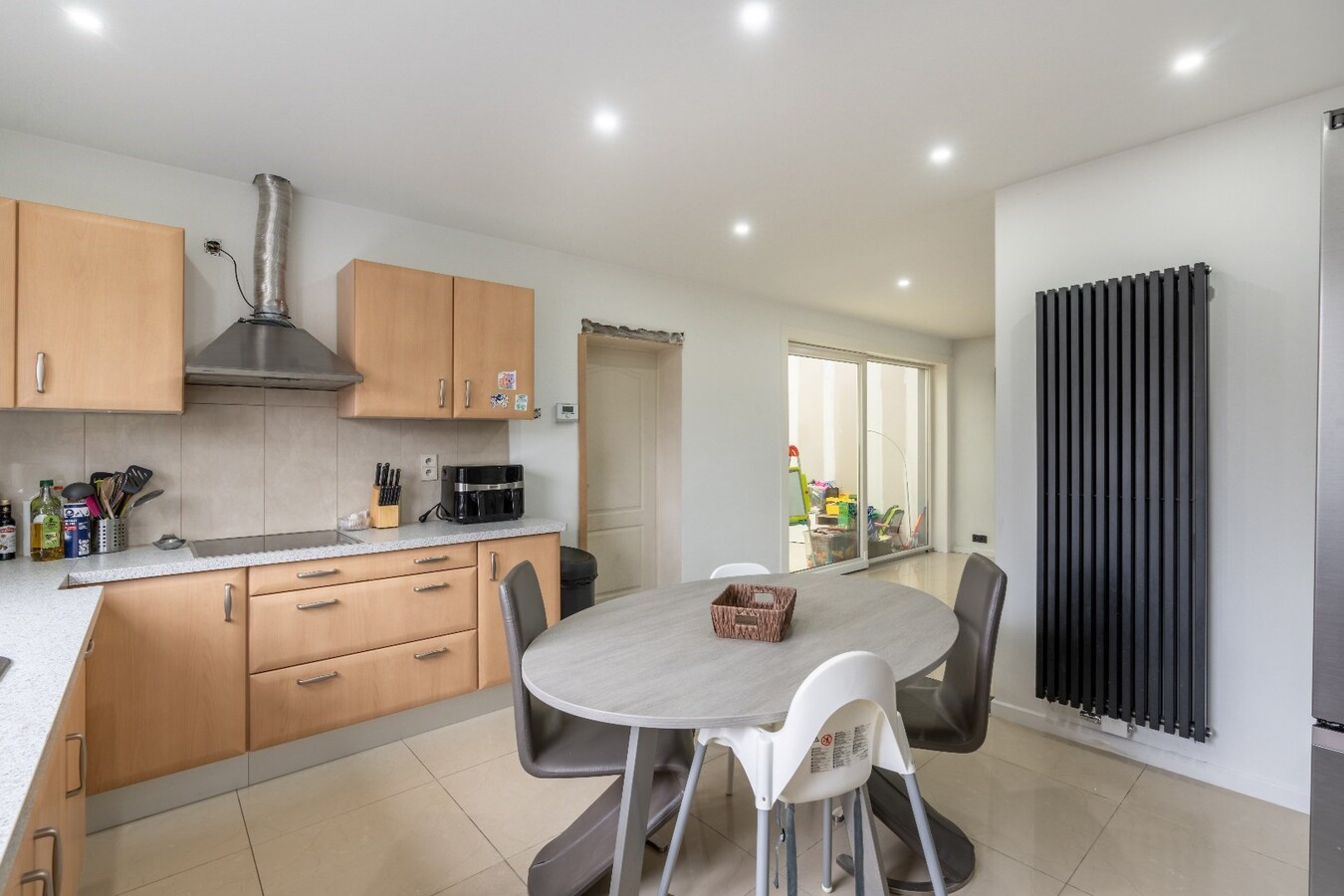 Ruime gerenoveerde woning in Niel-bij-As met 3 slaapkamers. 