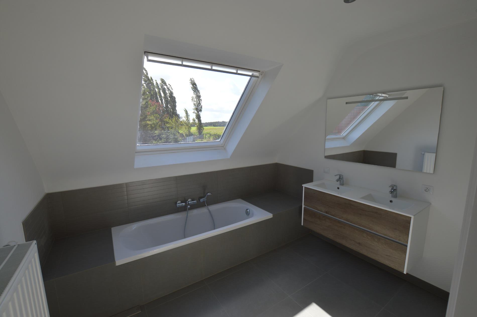 Prachtige nieuwbouwwoning met zongerichte tuin te Jabbeke (Zerkegem) 