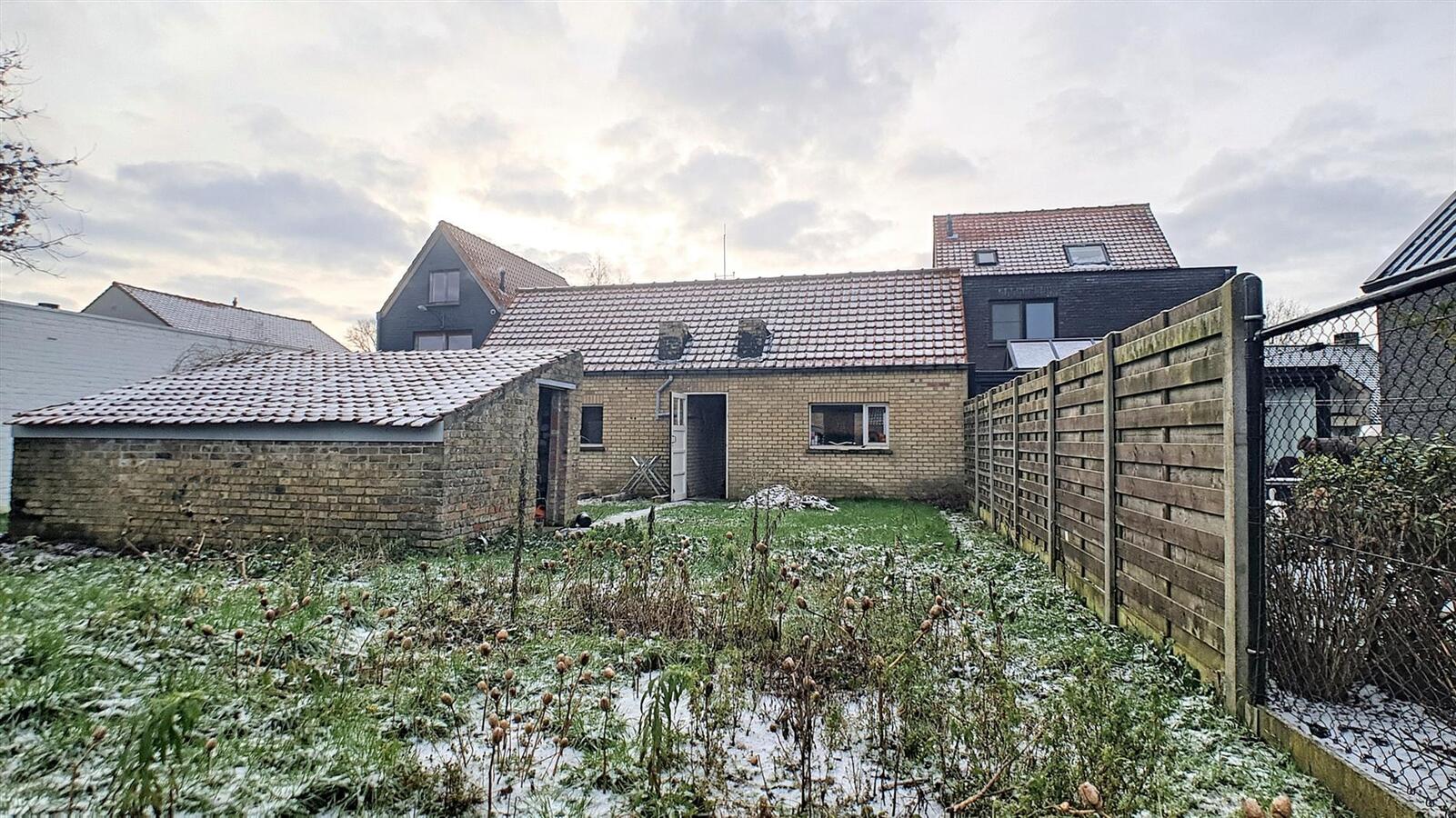 Te renoveren woning of projectgrond - Moerkerke 