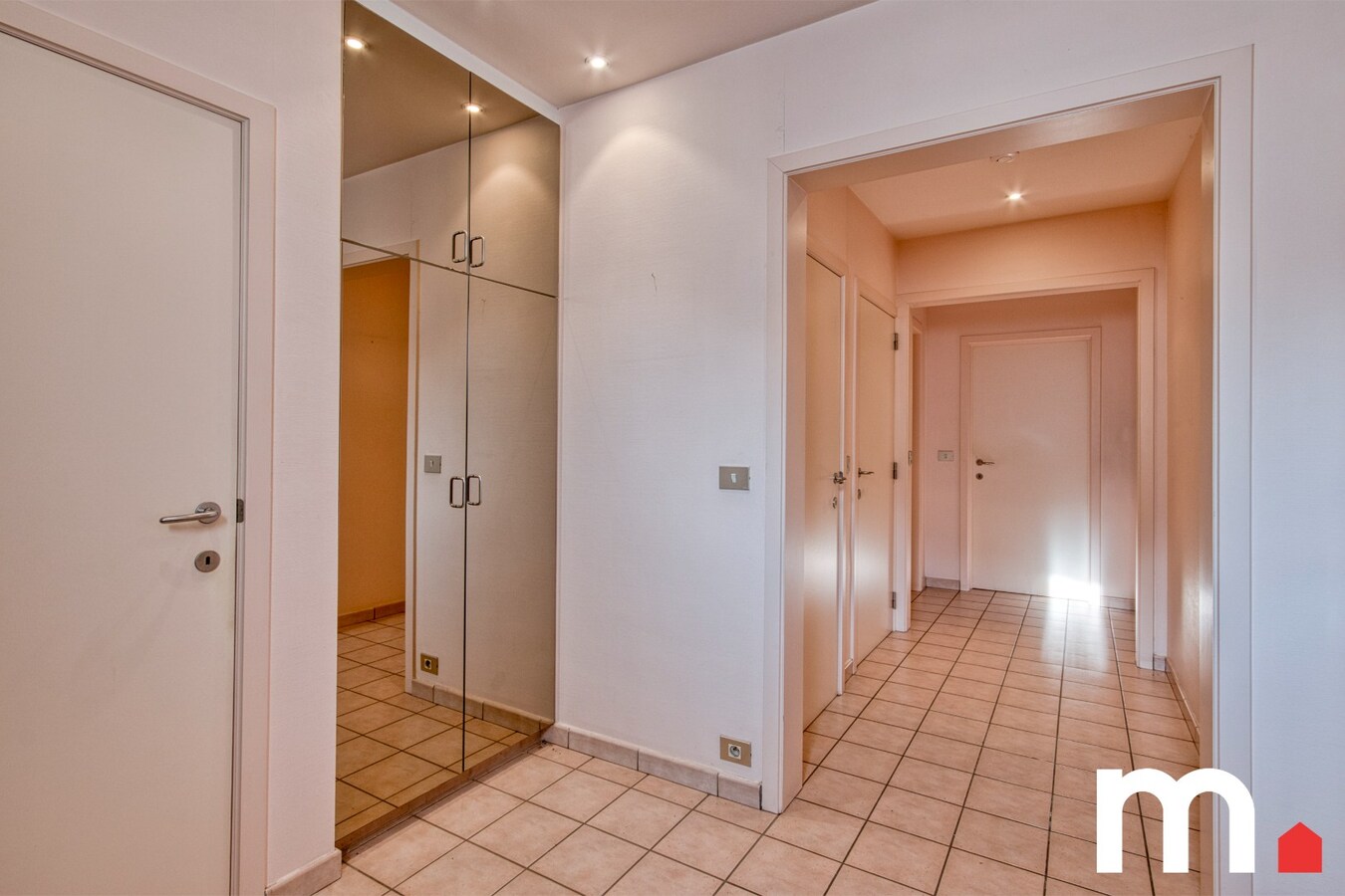 Centrum gelegen gezinswoning met praktijkmogelijkheid te Gullegem ! 