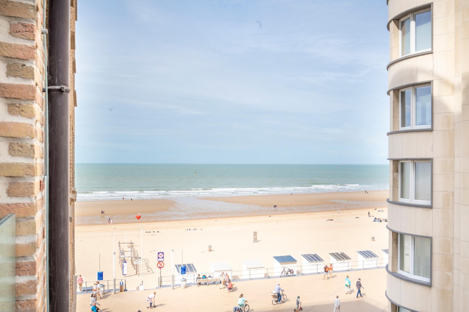 MOOIE STUDIO MET ZIJDELINGS ZEEZICHT IN CENTRUM OOSTENDE 