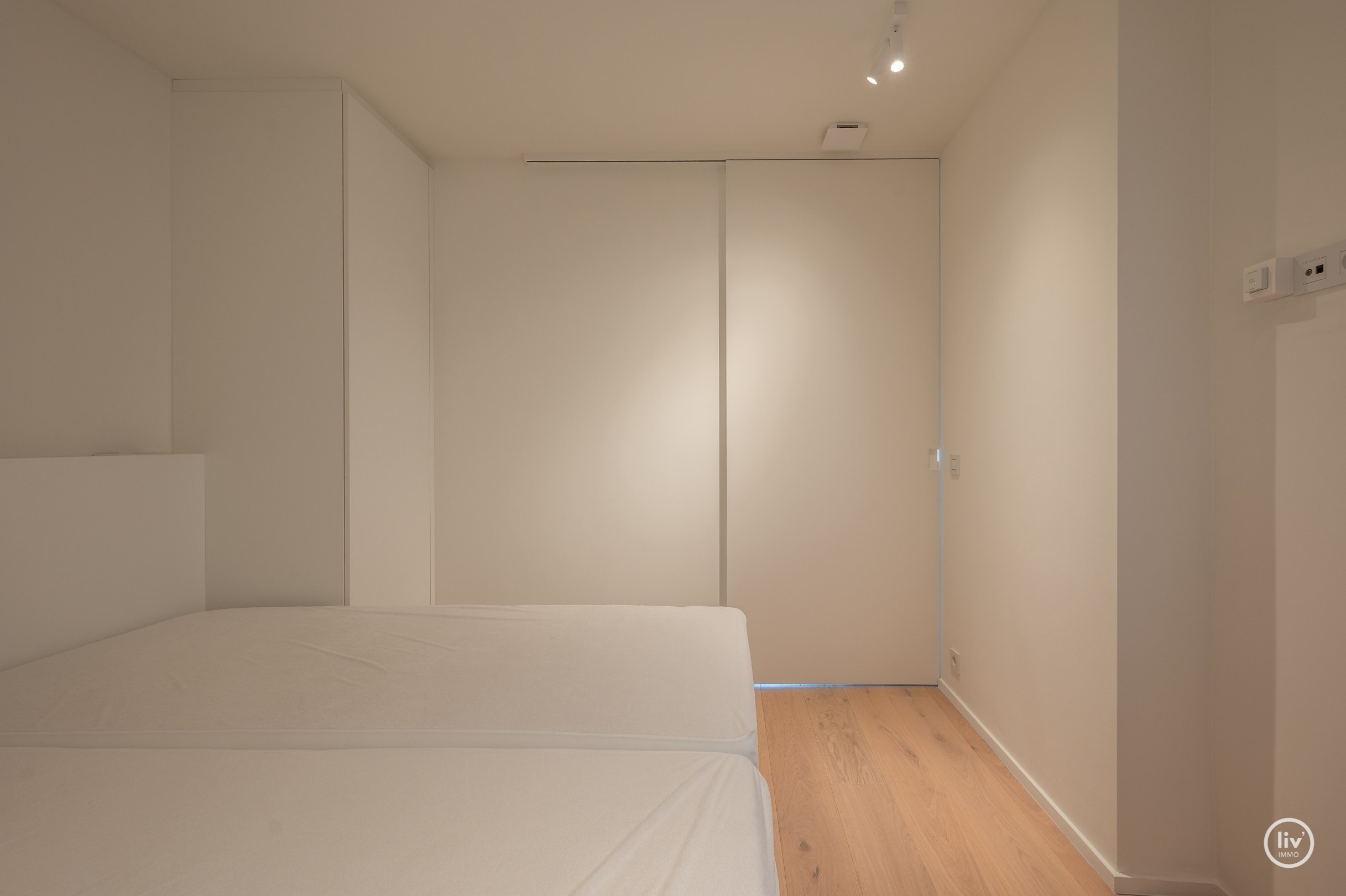 Duurzaam nieuwbouwappartement voorzien van een topafwerking &amp; een open zicht op het Driehoeksplein. 