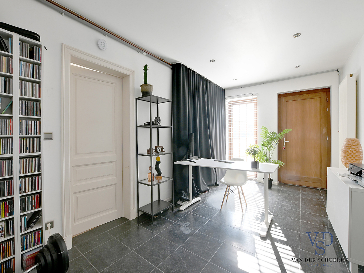 Prachtig gerenoveerde Herenwoning met zwembad te Gavere. 