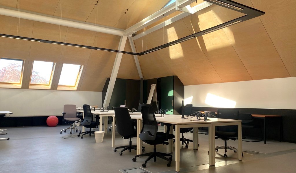 Gemeubelde kantoren in statig herenhuis aan R40 in Gent
