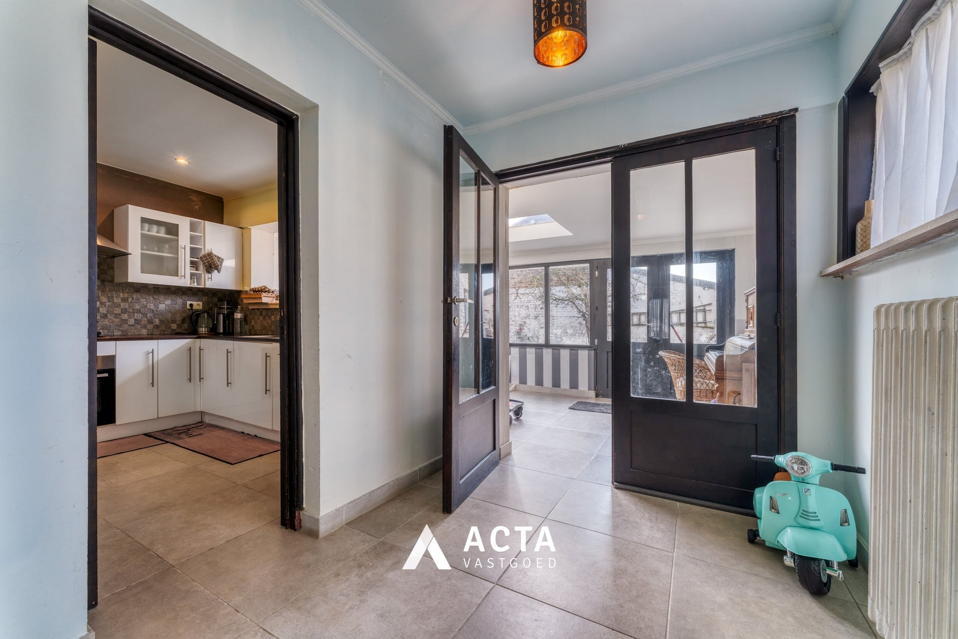 Halfopen bebouwing met vier slaapkamers in Mariakerke 