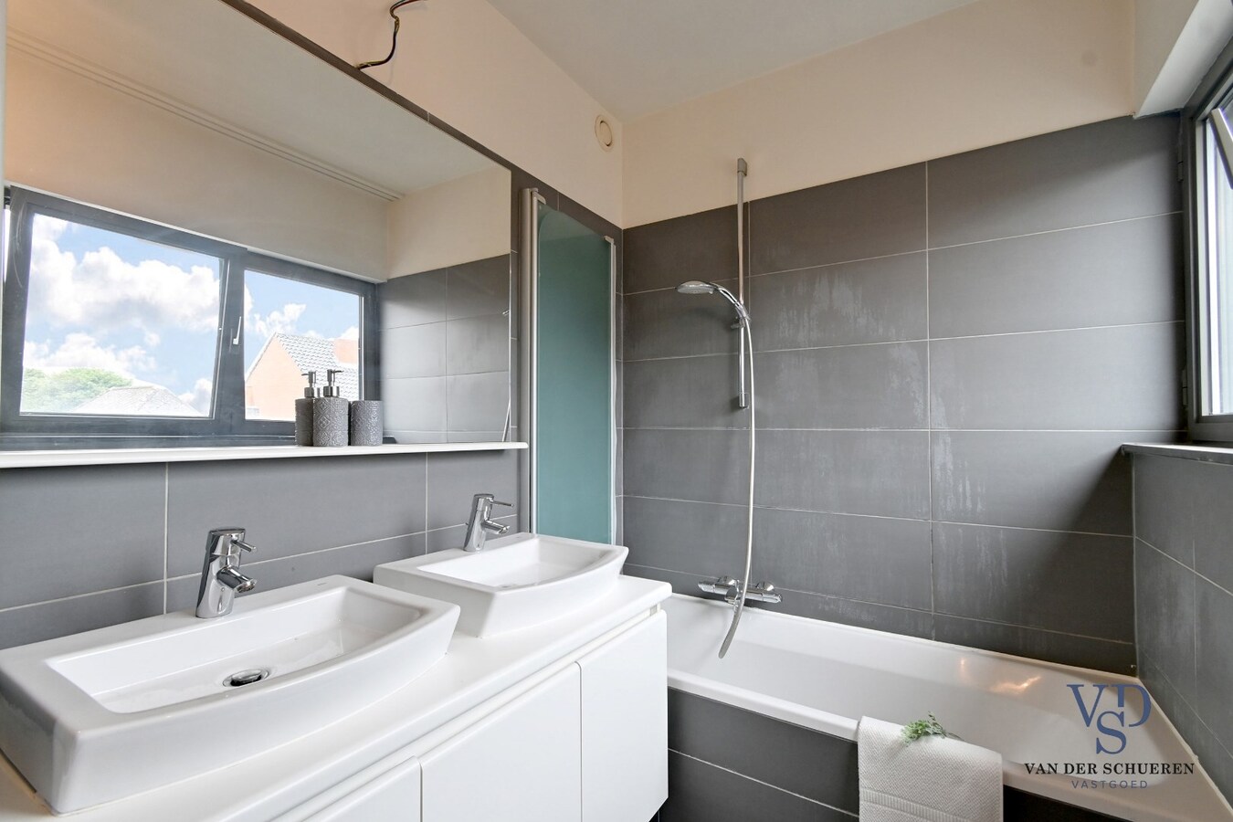 Eigentijds appartement in centrum Eke. 