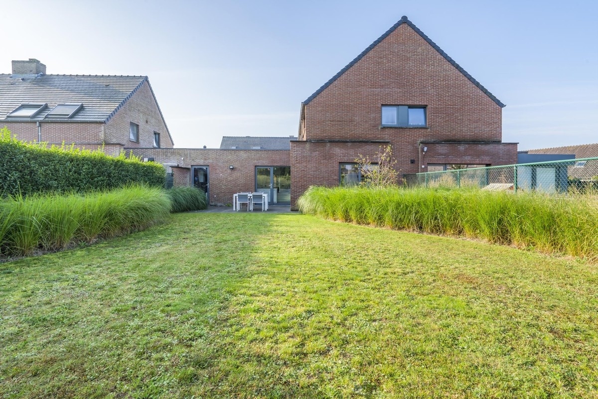 Rustig gelegen gezinswoning met tuin, garage &amp; oprit - Maldegem 