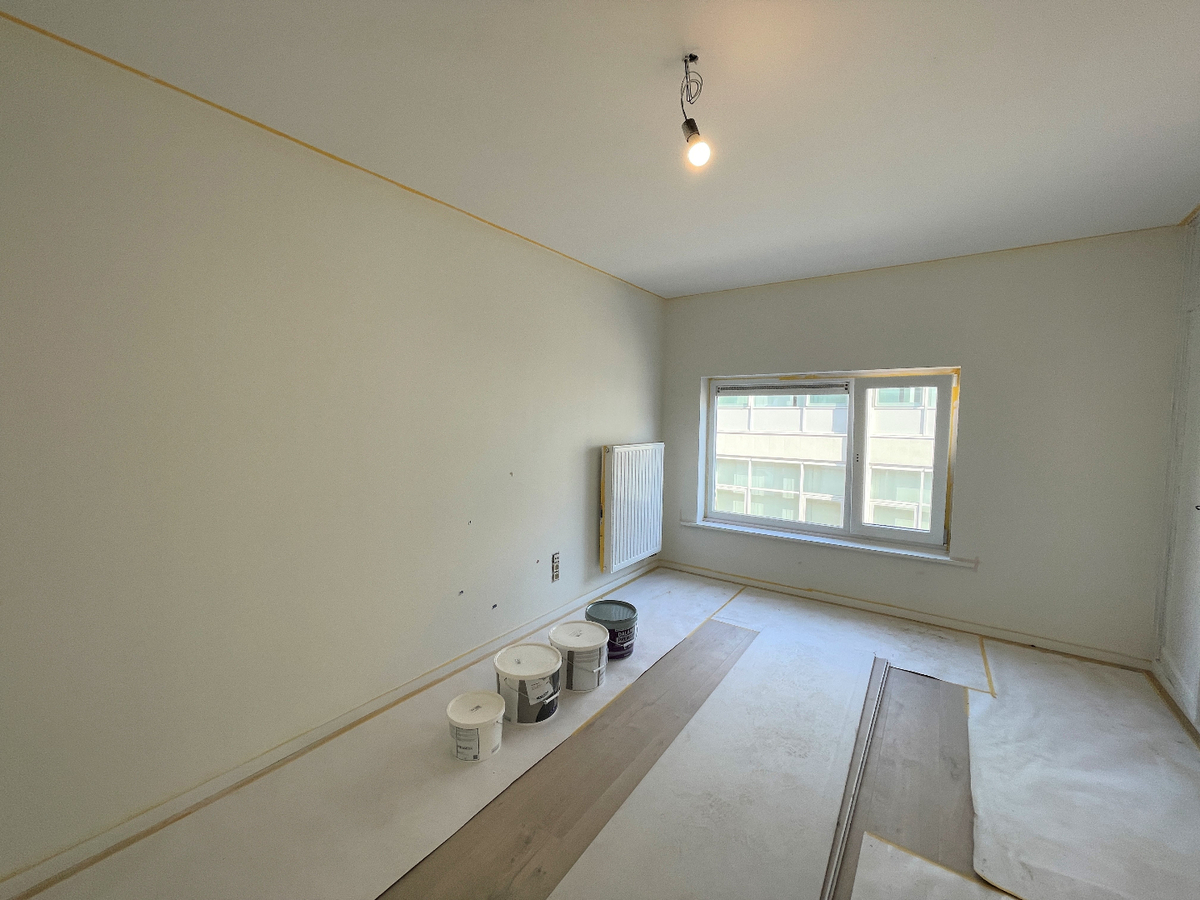 Gerenoveerde halfopen bebouwing met 3 slaapkamers en garage in centrum Roeselare 