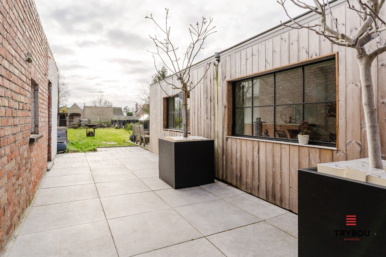 Verrassend ruime, lichtrijke woning op ruim perceel van 722m² te Jabbeke 