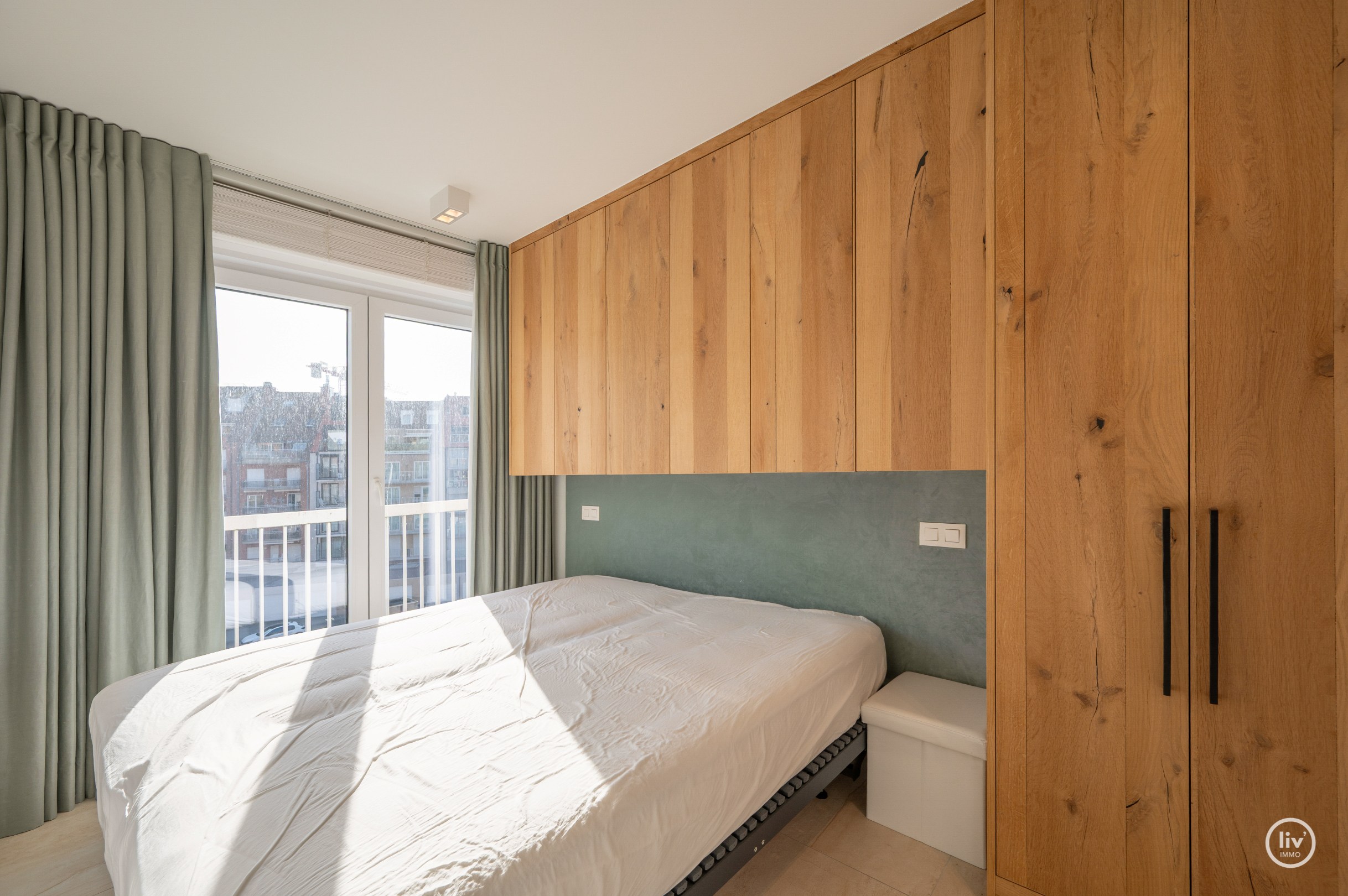 Bel appartement rénové avec vue sur la place Rubens et la mer 