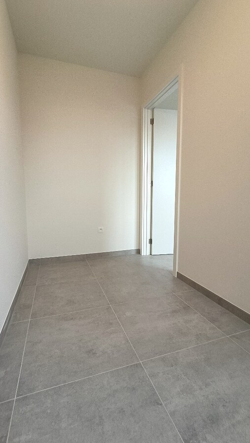 Nieuwbouwappartement met tuin en terras 