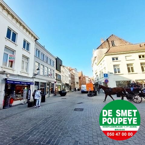 Handelshuis gelegen in de toeristische straat van Brugge 