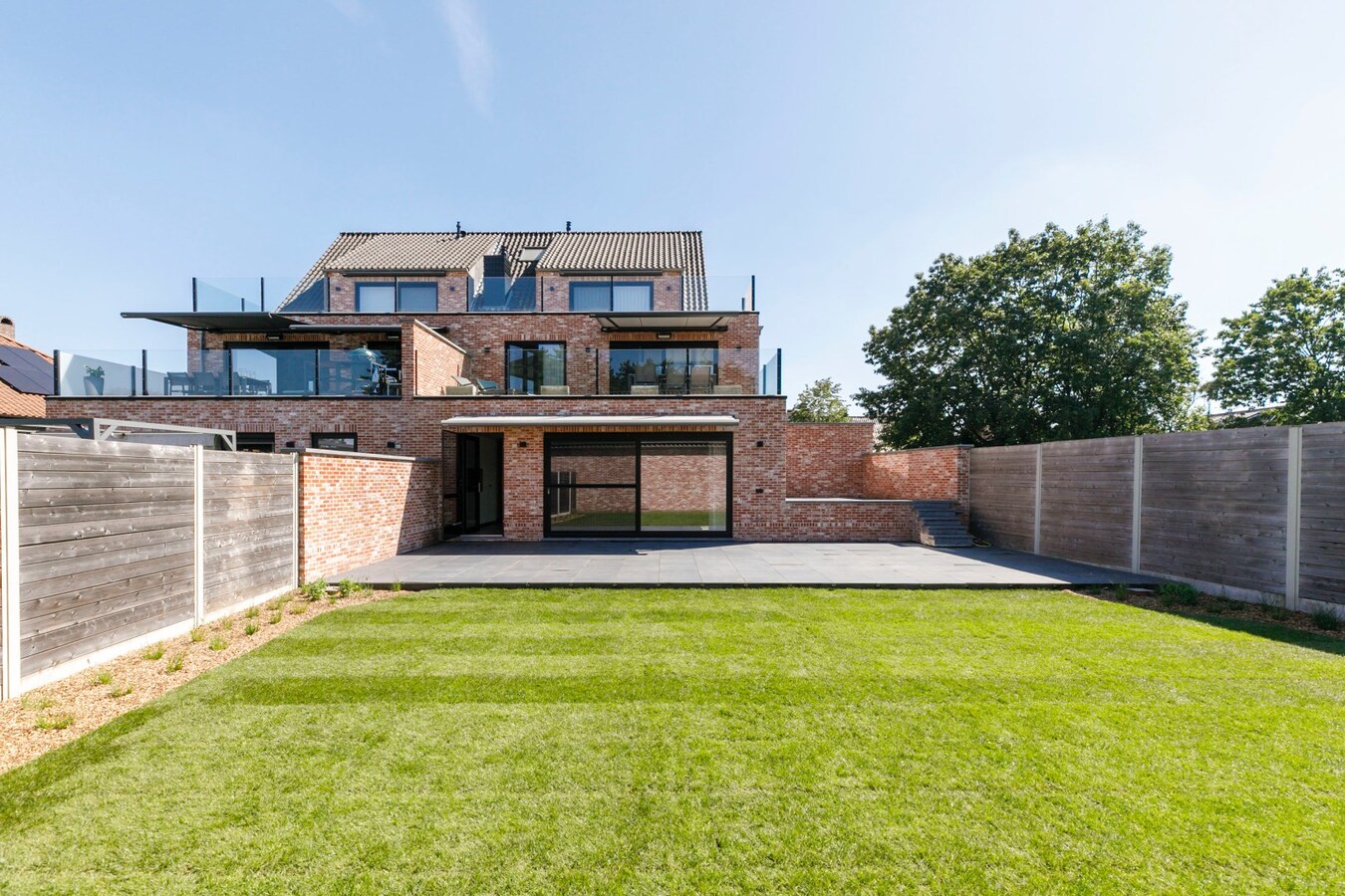 Recent gelijkvloers (120 m²) met lift en tuin 