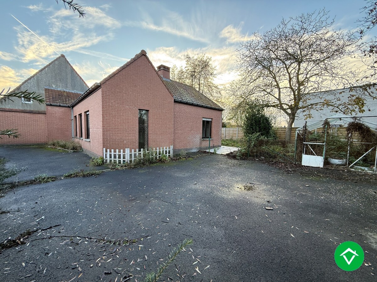 Rustig gelegen halfopen bebouwing met 3 slaapkamers, tuin en garage met uitweg! 