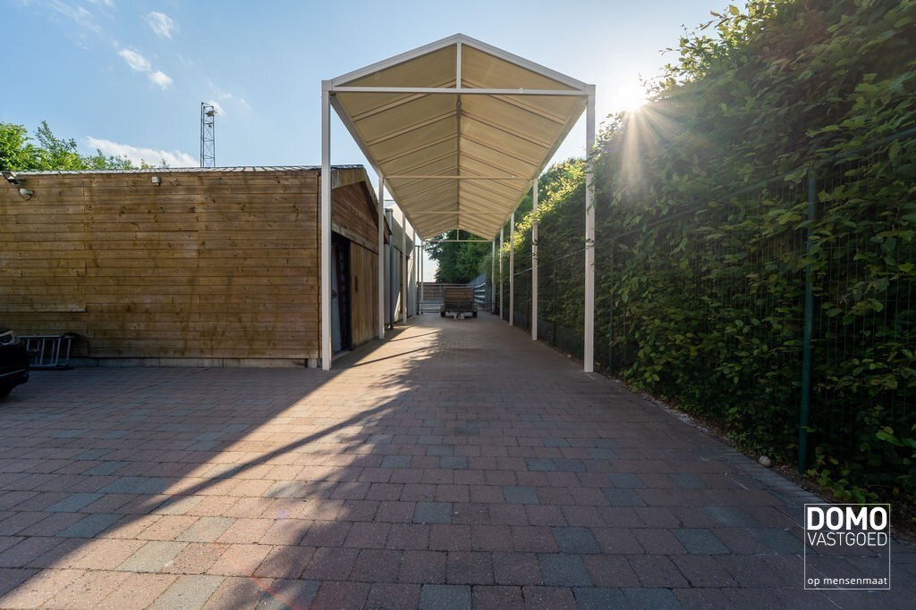 Ruime villa met paardenaccommodatie en wedstrijdstal gelegen te Herk-de-Stad - EPC-label: B - Bewoonbare vloeroppervlakte: 296m² 