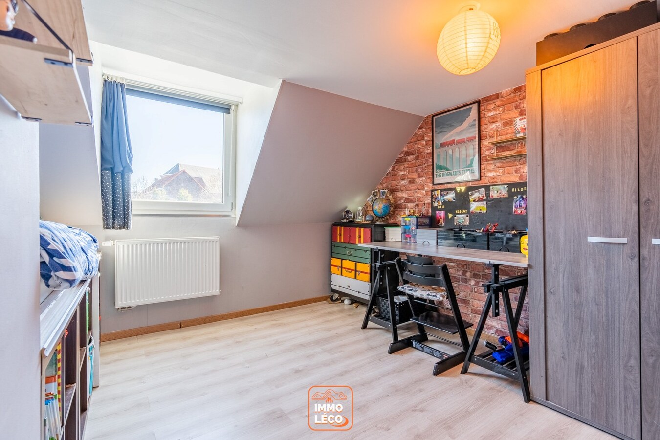 Superbe maison rénovée  3 façades avec passage latéral, 3 chambres, 2 salles de bains, jardin, COUP DE CŒUR !! 