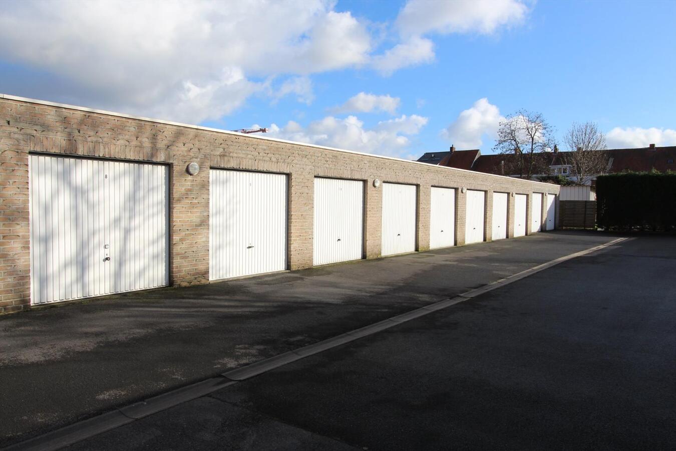 Instapklaar appartement met garage te Roeselare 