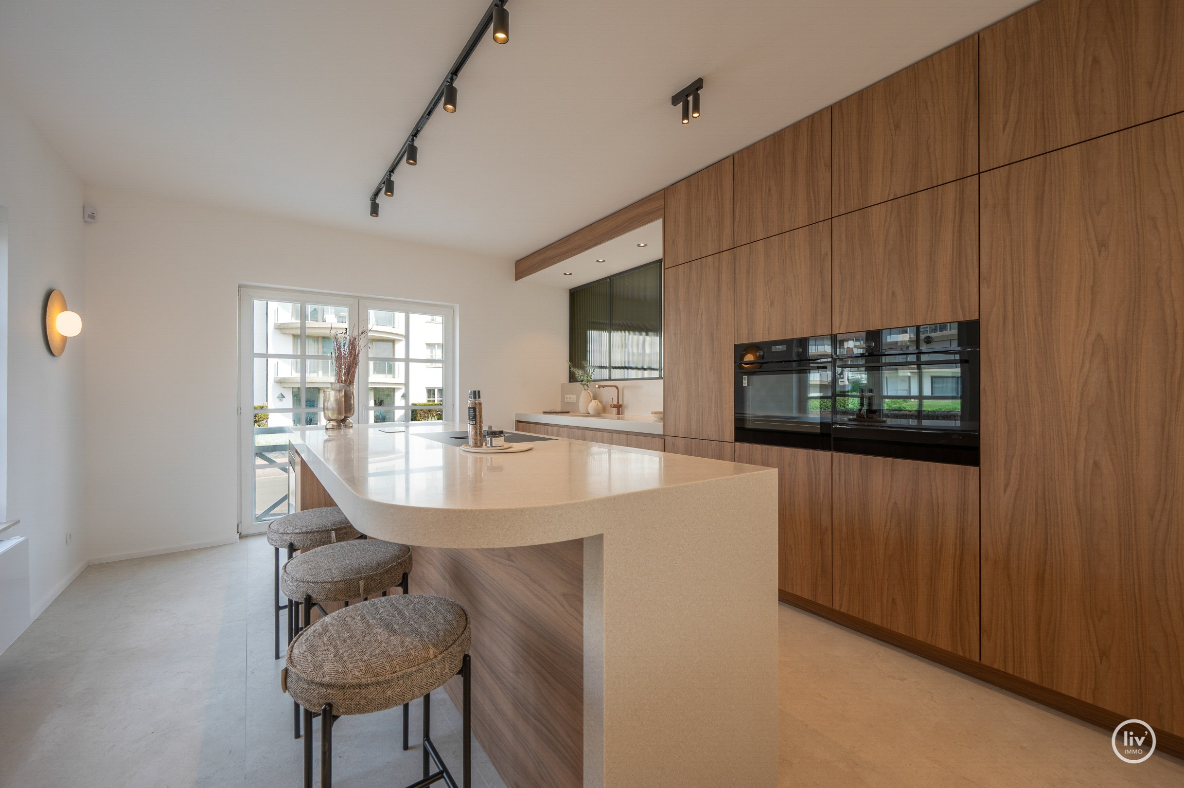 Exclusief gerenoveerde villa op een absolute toplocatie in de Jozef Nellenslaan te Knokke. 