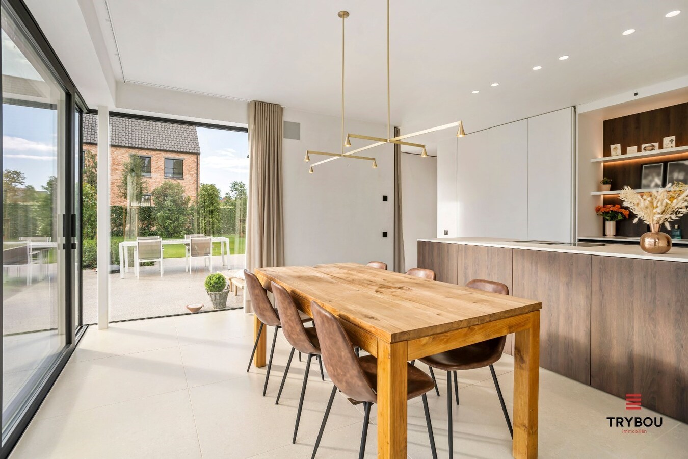 Rustig gelegen architecturaal pareltje op 1.751 m² te Houthulst. 