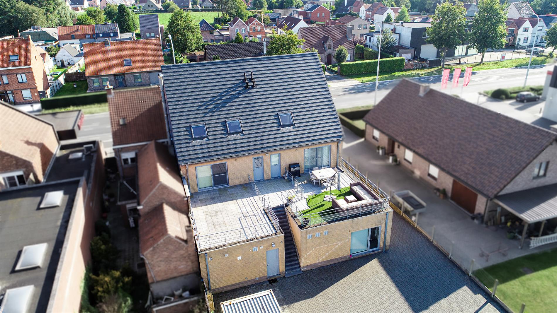 Duplex app. 142 m² met 3 slpks, terras en 2 autostandplaatsen te Maldegem 
