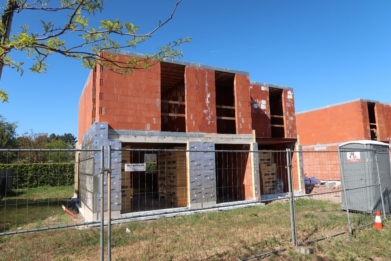 Nieuwbouwwoning op 416 m² – volledig naar eigen smaak af te werken 