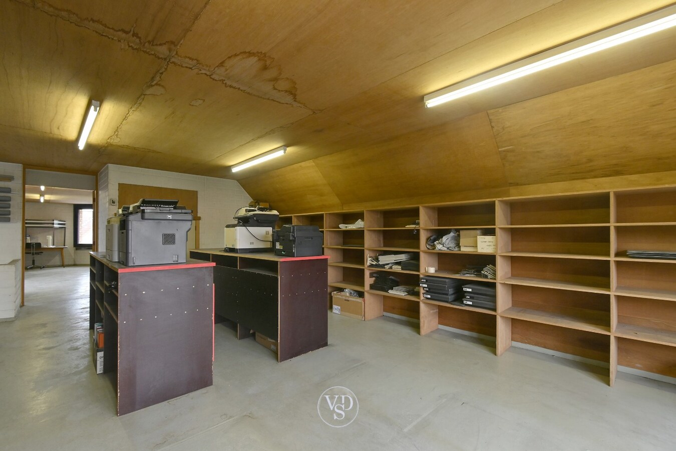 Ruim handelspand met penthouse in villastijl 