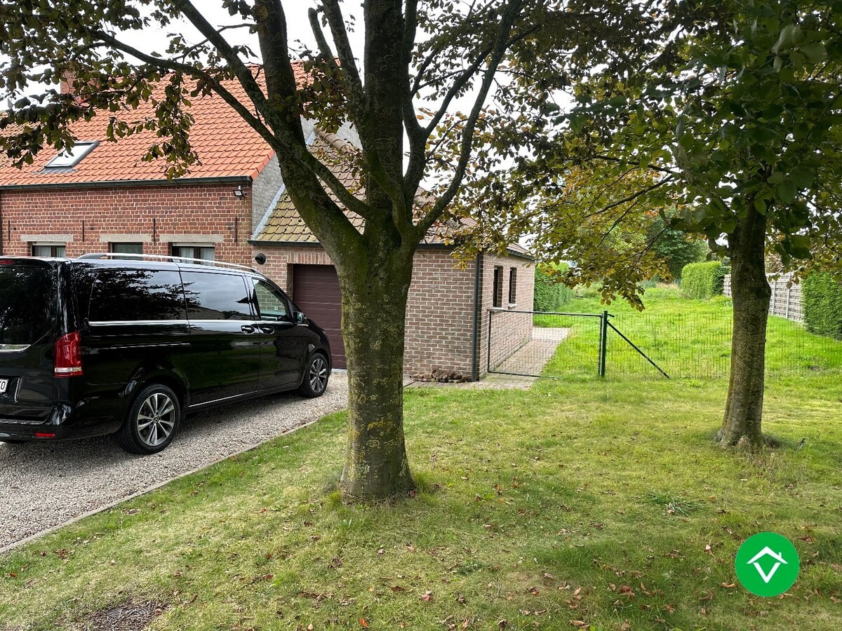 Charmante woning met tuin en garage in Werken. 