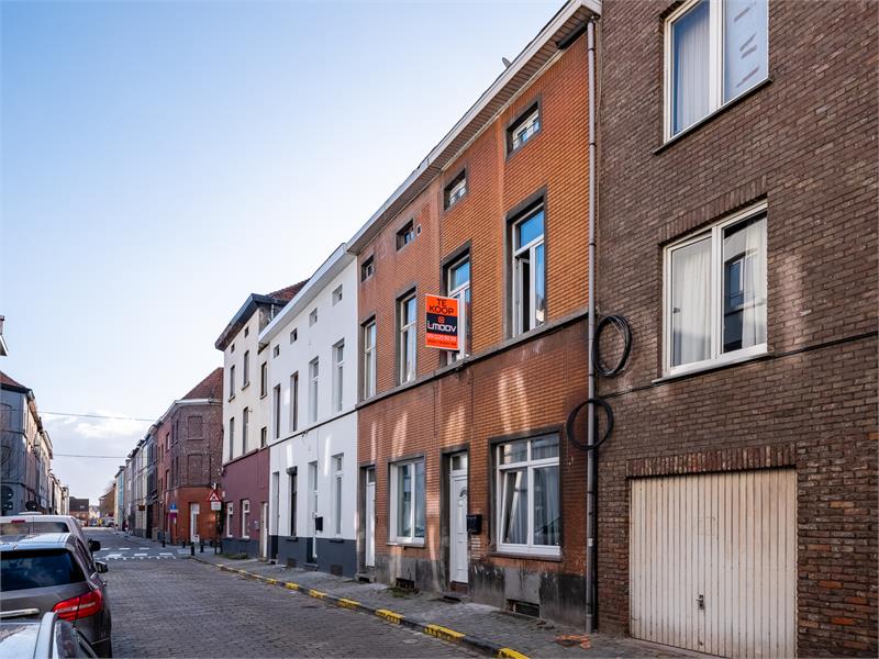 Fantastisch gelegen en gerenoveerde woning met 4 slaapkamers! 