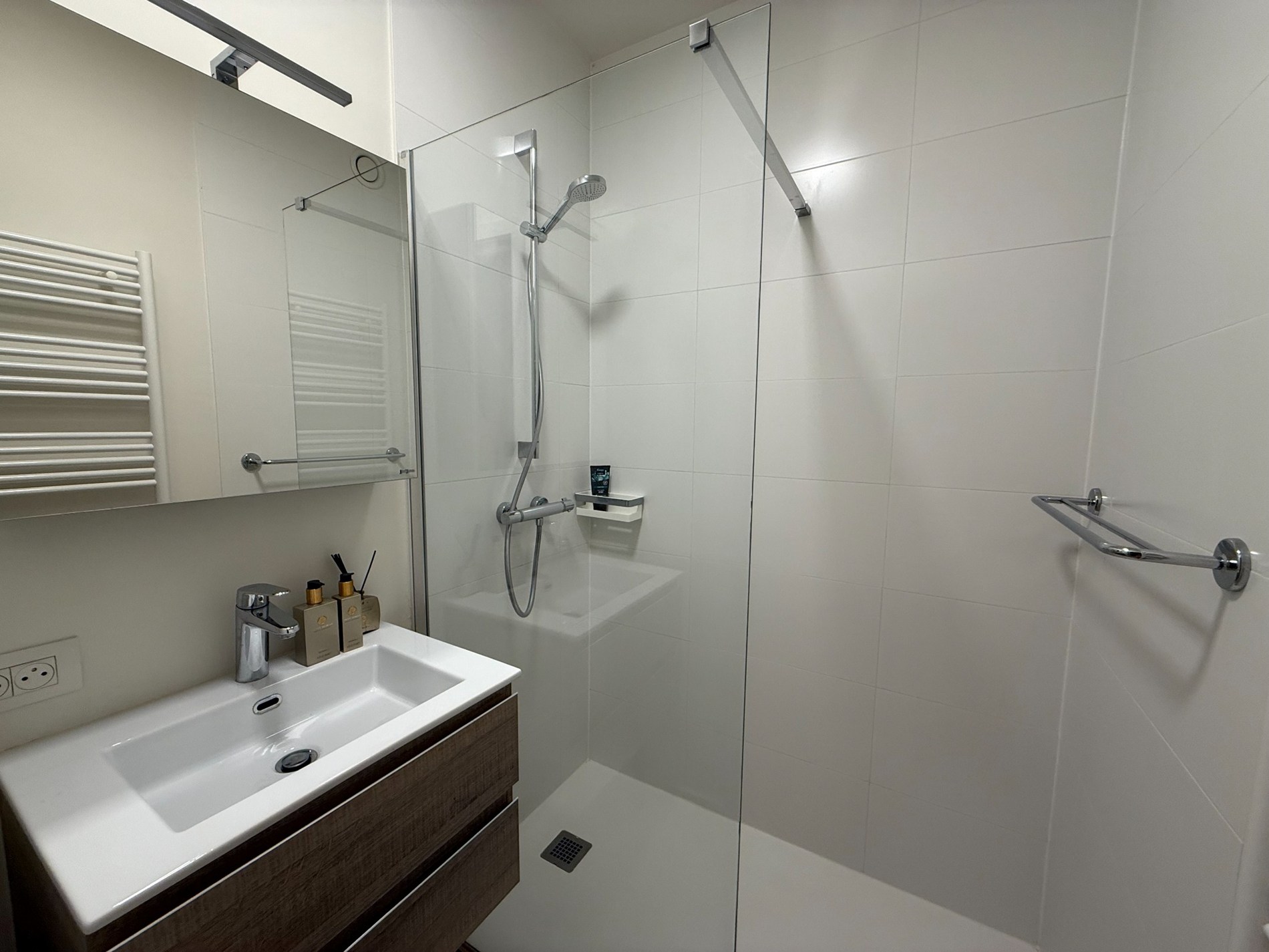 Ongemeubeld - Magnifiek woonappartement aan de zonnekant van de Lippenslaan, op wandelafstand van het strand. 