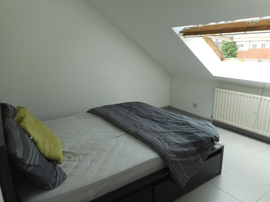 GUNSTIG gelegen appartement te LANAKEN 