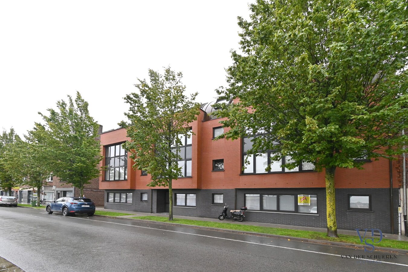 Degelijk investeringsappartement met garage. 