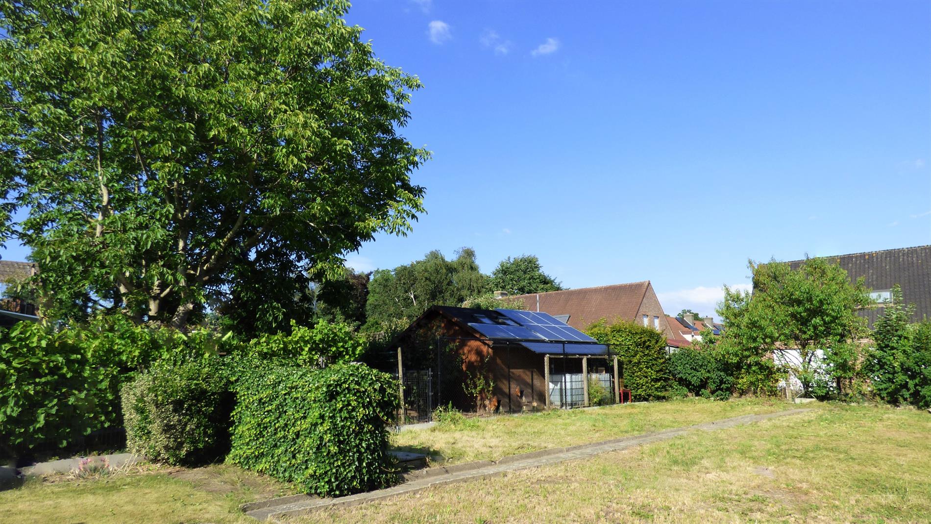 Charmante en verrassend ruime halfopen woning te Kuurne 