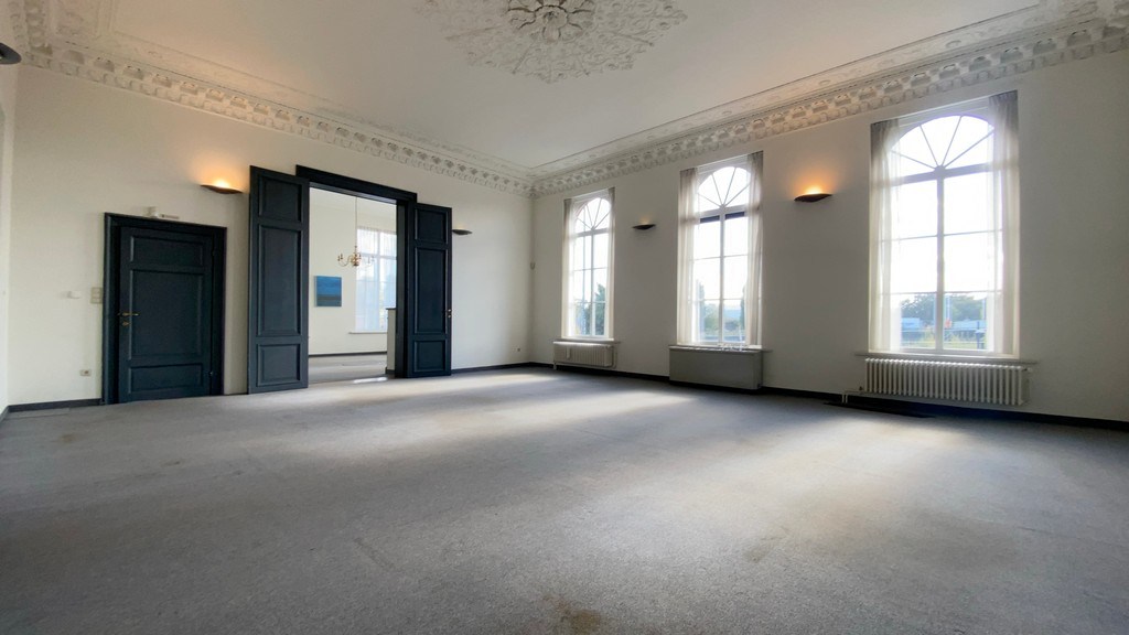 Kantoren met zicht op water in gerenoveerde kantoorvilla te huur in Gent