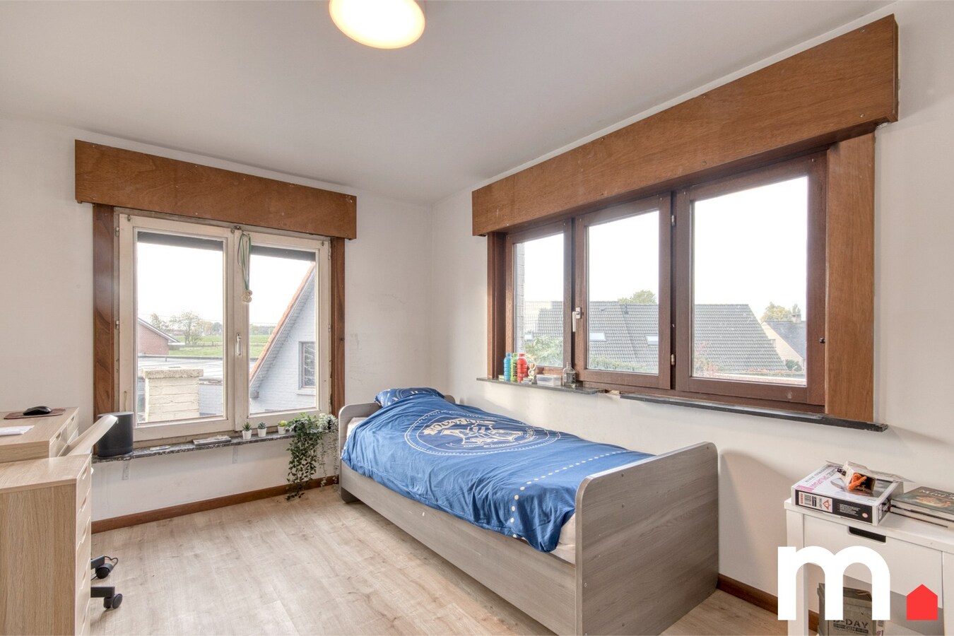 Instapklare woning met Loods van 170m² met uitweg te Zwevegem met 324 m² bewoonbare oppervlakte ! 