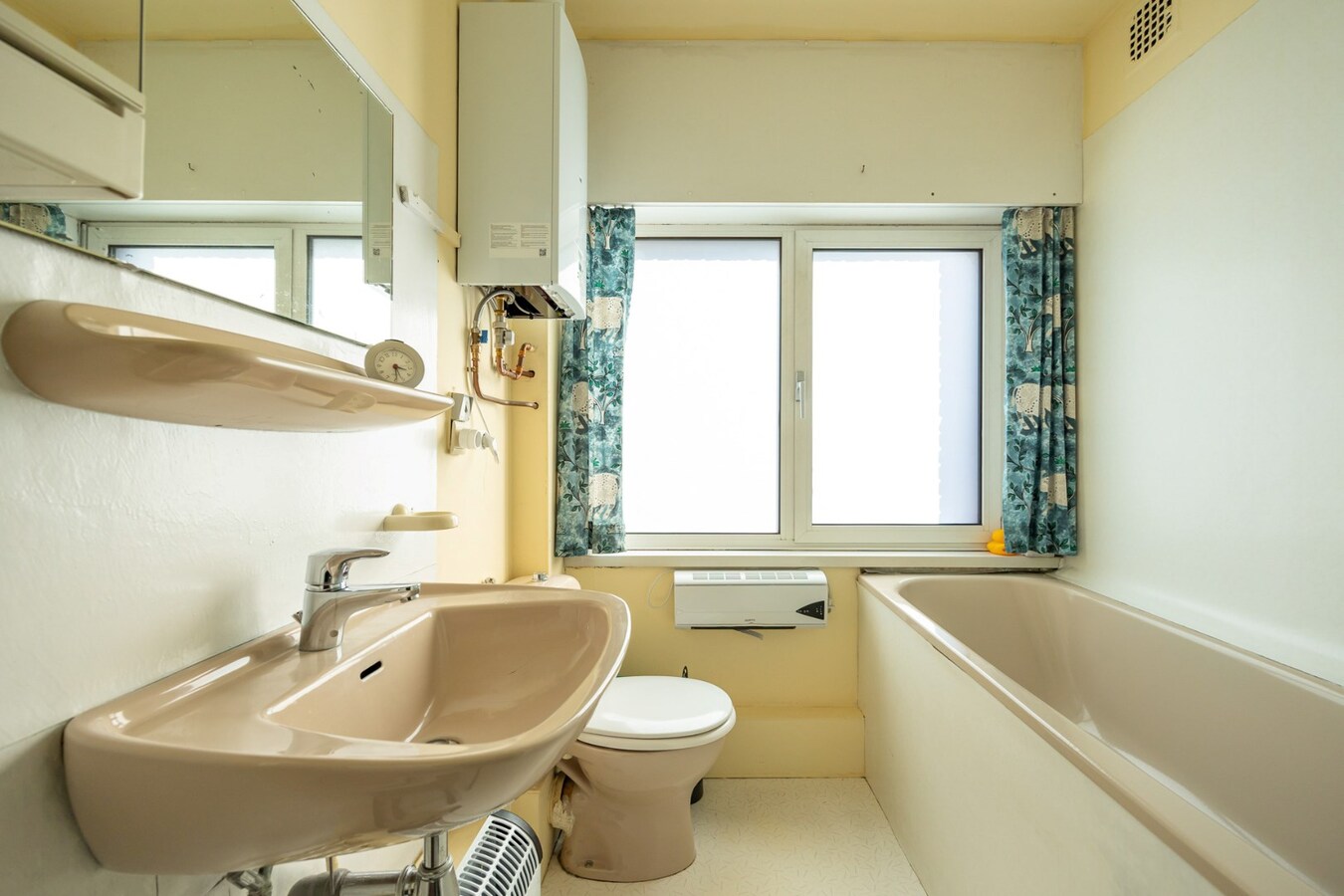 Ruime half-open bebouwing met 5 slaapkamers op toplocatie 