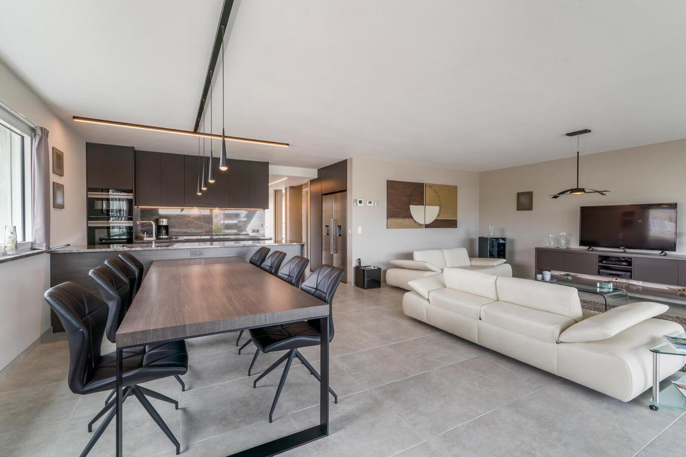 Ruim uniek  gelegen bemeubeld appartement met 2 slaapkamers en garage te Diksmuide 